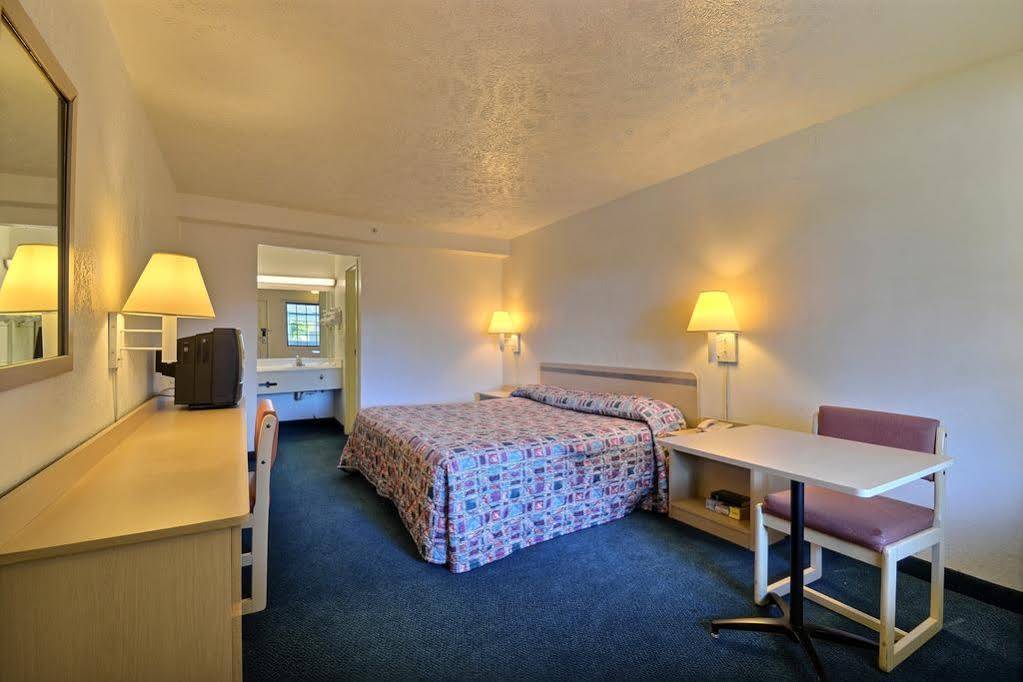 Days Inn By Wyndham Indianapolis South ภายนอก รูปภาพ